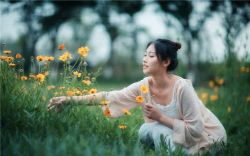 三人行也可以1V2精美的立绘和出色的动画设计，彰显科技感与设计感！