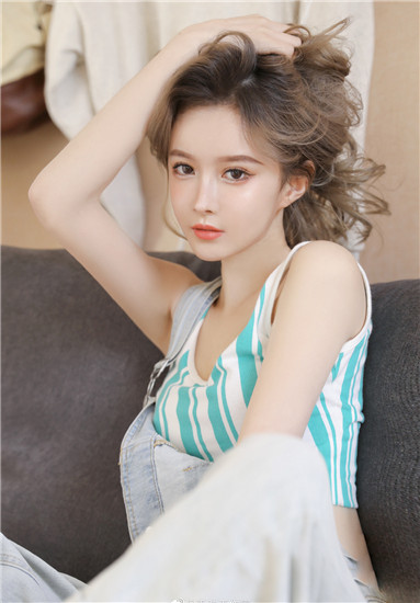 暖暖环游世界月饼最新上线的韩国美女跳舞小视频，无广告畅享即点即播！