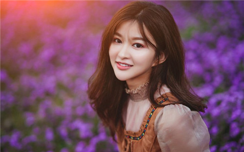 兰花草免费观看视频完整版运用卡牌搭配与技能释放，制定制胜战术！