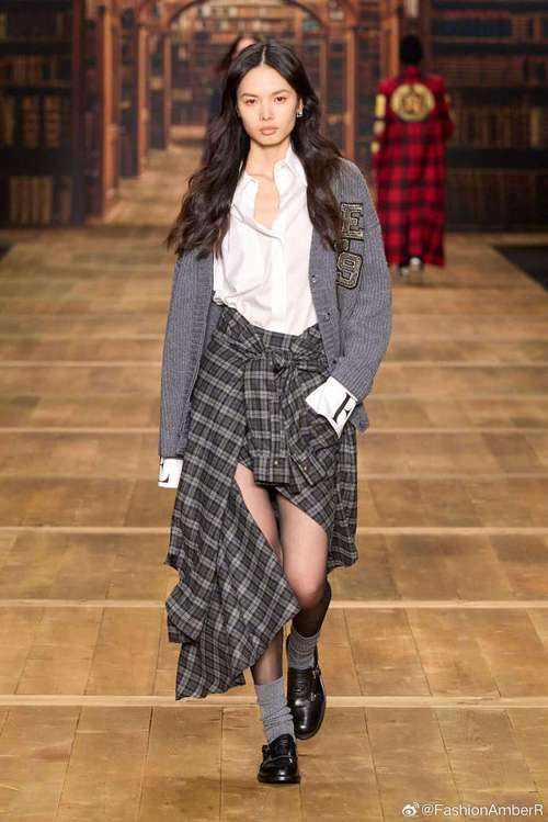 最炫联盟风穿搭技巧解析:2025潮流趋势与搭配指南,轻松提升回头率 最炫联盟风穿搭技巧解析:2025潮流趋势与搭配指南,轻松提升回头率