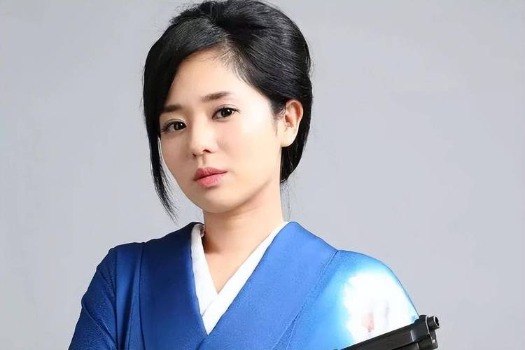 苍井空小公主成长故事：从偶像到企业家的蜕变之路与人生启示