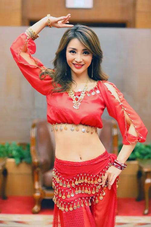 柳岩舞娘造型解析：从电影到综艺的蜕变之路，揭秘幕后故事