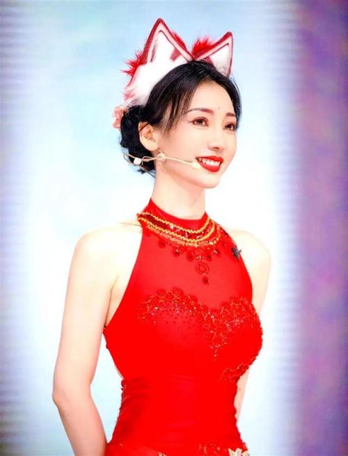 柳岩舞娘造型解析：从电影到综艺的蜕变之路，揭秘幕后故事