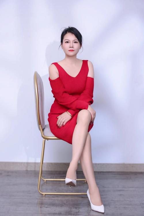 优雅自信的中老年女性婚恋指南：如何用漂亮征婚照片展现个人魅力